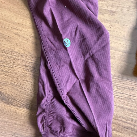 Never Worn Lululemon Dance studio joggers size 4! - Picture 4 of 6